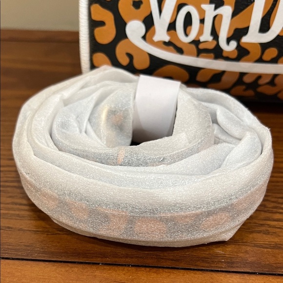 Von Dutch | Cheetah Bowling Bag w/ Matching Crossbody Strap - Picture 7 of 14